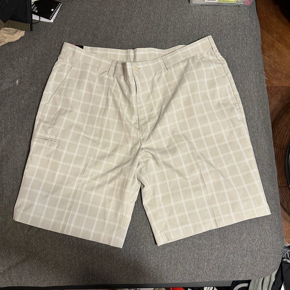 Men’s Grand Slam Performance Dress Shorts Size 40